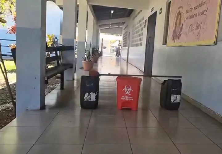 Ante este escenario, padres de familia decidieron no enviar a sus hijos al plantel hasta que el problema sea completamente erradicado. Foto. Thays Domínguez