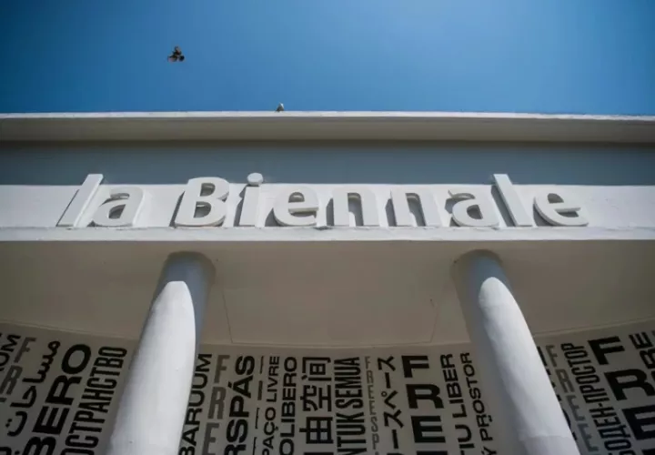Entrada del Pabellón de Italia en una edición pasada de la Bienal de Venecia. Foto: EFE / Zoltan Balogh / Archivo