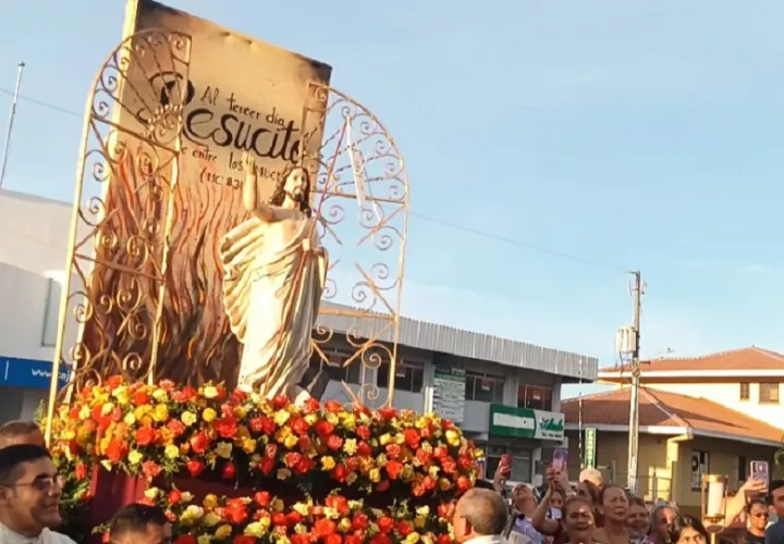 Aurelia Espino, fiel católica, dijo que la carrera de Los Santos no solo reafirma las creencias de los fieles, sino que también se convierte en un espacio de unión comunitaria. Foto. Melquíades Vásquez
