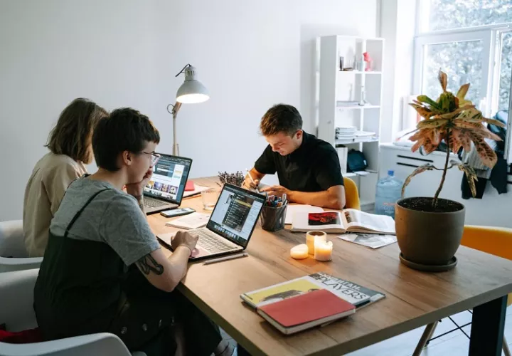 El 83% de los talentos afirma no sentirse satisfecho con su trabajo actual. Foto: Pexels