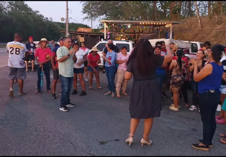 Los manifestantes demandan la presencia de instituciones responsables y de las empresas promotoras de proyectos habitacionales. Foto. Melquíades Vásquez