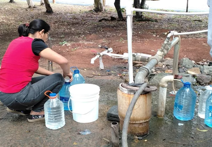 El agua sigue sin ser apta para el consumo humano. Foto: Thays Domínguez
