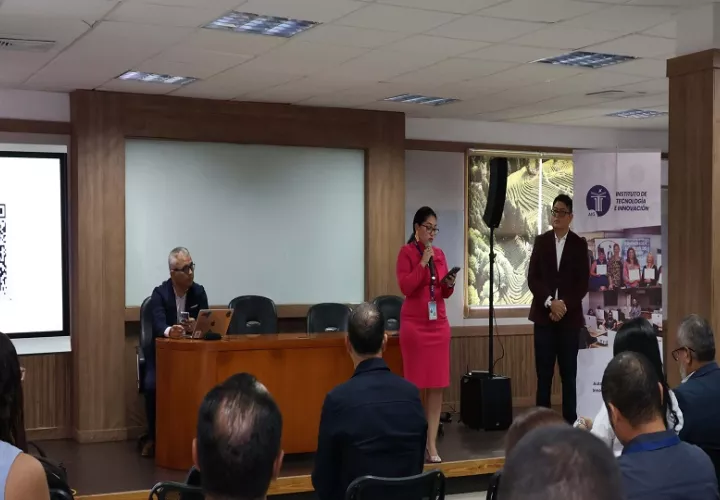 Representantes de la ASEP, AIG y LACNIC durante la jornada Impulso IPv6 Panamá, enfocada en fortalecer la infraestructura digital y la competitividad tecnológica del país.