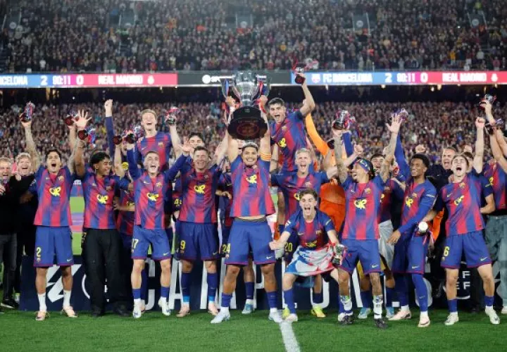 Jugadores del Barcelona celebran el título de LaLiga. Foto: EFE