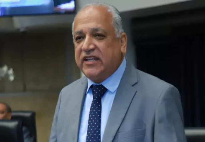 El diputado Eduardo Camacho, del partido Realizando Metas.