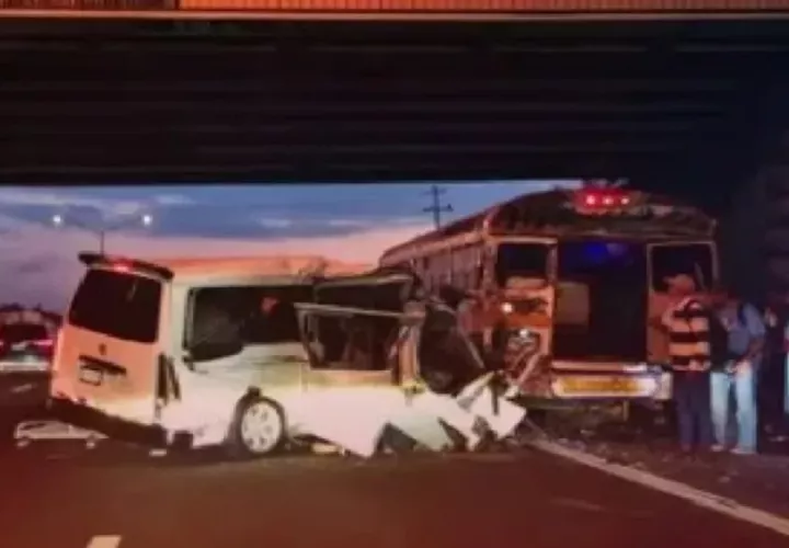 El accidente ocasionó un tranque descomunal.