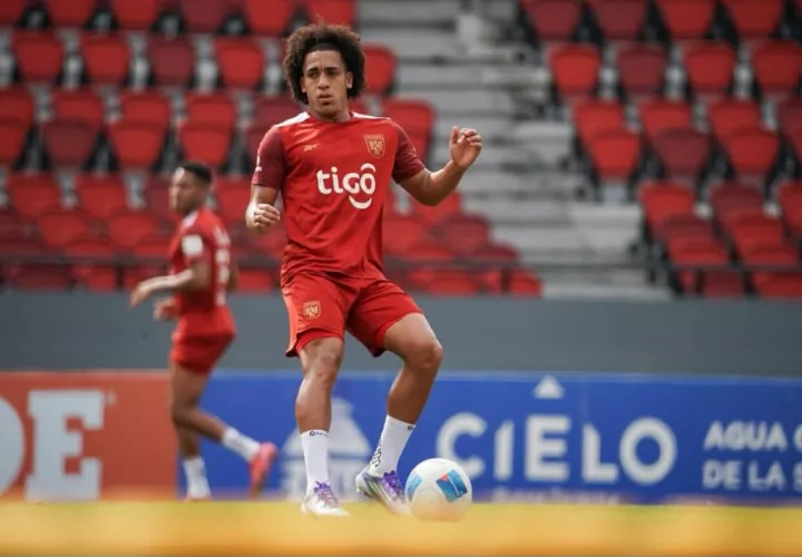 Adalberto 'Coco' Carrasquilla, en unos entrenamientos con la selección. Foto: FPF