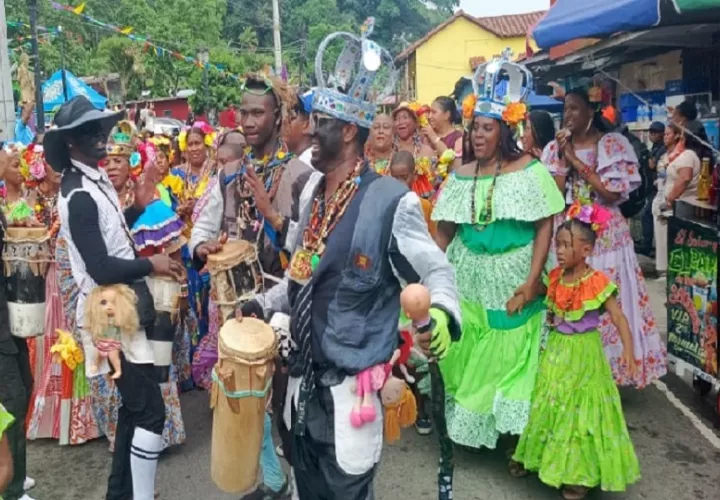 Durante el acto también fue revelada la fotografía de Catalina Monserrate, histórica Reina Congo, obra donada por la fotógrafa Sandra Eleta.