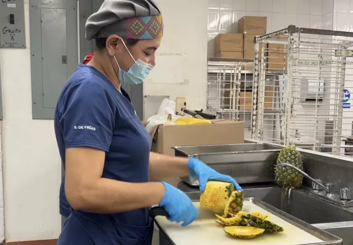 La CCS distribuye más de 11,000 raciones de comida diarias en hospitales. 