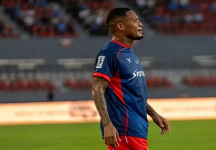 Eric Davis, jugador de Plaza Amador.  Foto:  @Pandeportes