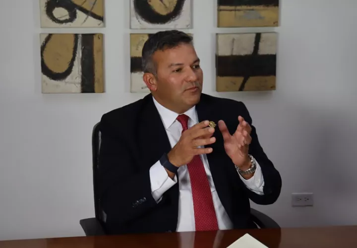 Fernández aseguró que bajo su administración se prioriza el bienestar de las unidades. Foto: Santa