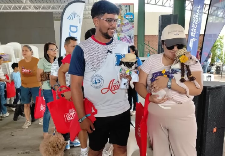 Durante la jornada, se premiaron perros de diferentes razas y edades, incluyendo categorías de disfraces y dinámicas recreativas. Foto. Thays Domínguez