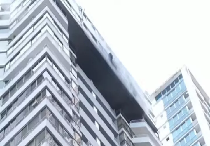 El personal de incendio se encuentra en el lugar.