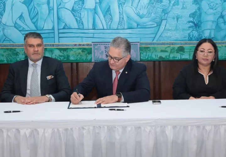 Caja de ahorros firma convenio para fortalecer la educación financiera de los servidores públicos.