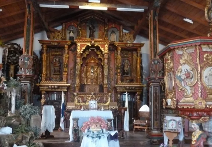 Sus altares, elaborados artesanalmente por colonizadores españoles junto a indígenas de la región, todavía impresionan a quienes llegan hasta el lugar Foto. Melquíades Vásquez
