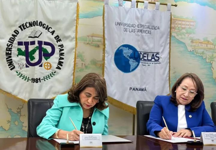 Firma del acuerdo de cooperación entre las rectoras de ambas universidades públicas. Foto: Cortesía