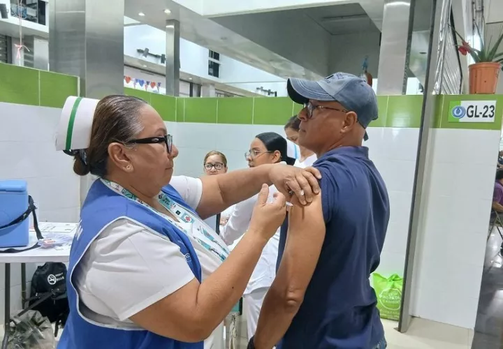 Las mujeres embarazadas también forman parte del plan de vacunación.