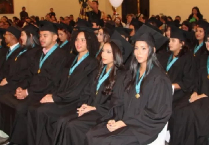 Algunos de los graduandos. Foto: Cortesía