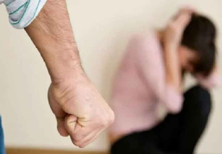 Algunas mujeres pueden haber sufrido violencia sexual por su pareja.