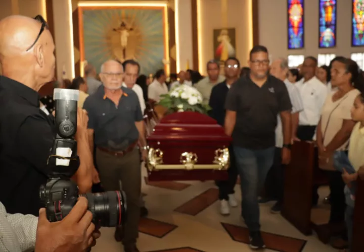 Las honras fúnebres se celebraron en la Parroquia Nuestra Señora de Lourdes. Foto: Alexander Santamaría