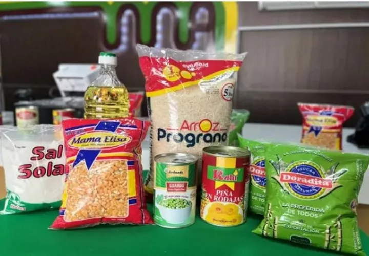 Las autoridades están analizando la posibilidad de que las canastas navideñas se comercialicen en los supermercados del país.  Cortesía 