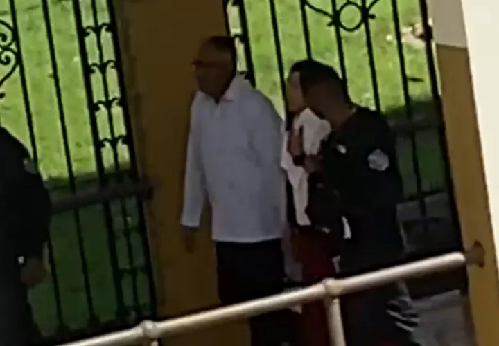 Este incidente generó que la Policía Nacional iniciara las acciones de búsqueda del estudiante agresor, dando con él en el área del Parque Sucre.
