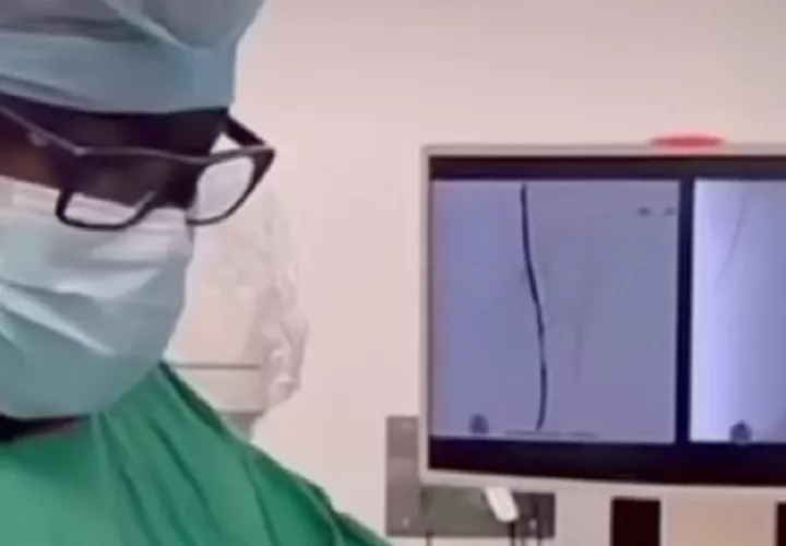 A partir de este hito, el centro hospitalario demuestra la capacidad instalada para ofrecer tratamientos quirúrgicos de alta complejidad, evitando así el desgaste y la necesidad de trasladar a los pacientes colonenses hacia centros médicos de la ciudad capital. Foto. Cortesía