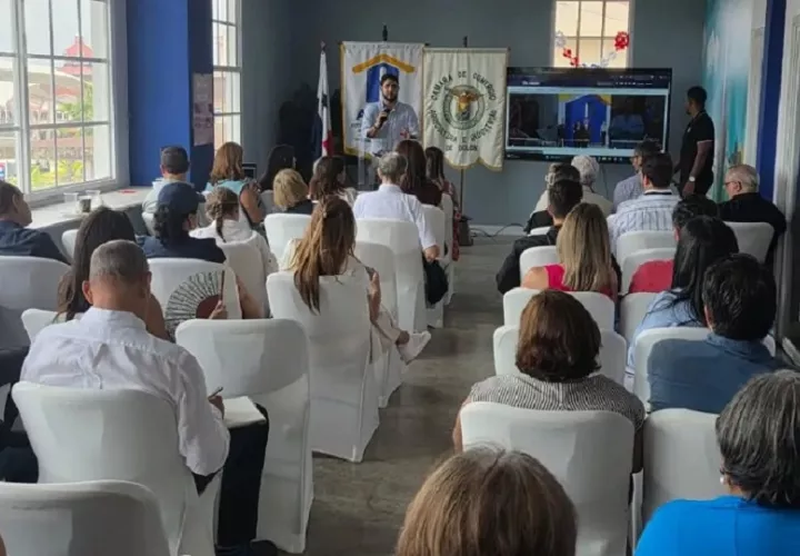 Para cerrar la agenda oficial del evento, los asistentes realizaron un recorrido técnico por las instalaciones de Puerto Colón 2000. Foto. Cortesía