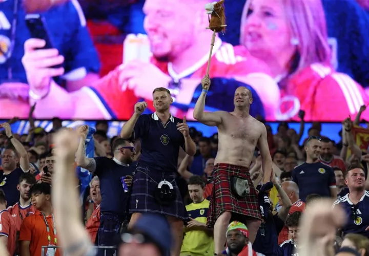 Los fanáticos de Escocia han revolucionado Boston con sus cantos, fiestas y su consumo de licor. Foto EFE