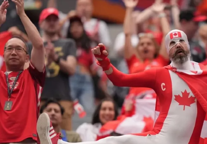 Los aficionados de Canadá animan antes del partido de octavos de final de la Copa Mundial de la FIFA 2026. EFE/EPA/SCOTT STRAZZANTE