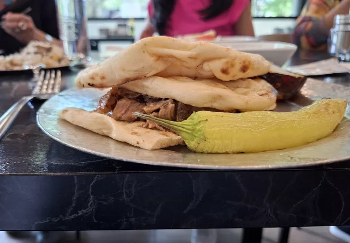 »Kebab de cordero en un restaurante de Antalya.