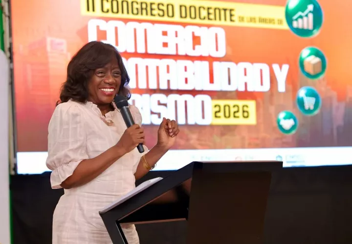 Unos 300 docentes y directivos participaron en la inauguración.