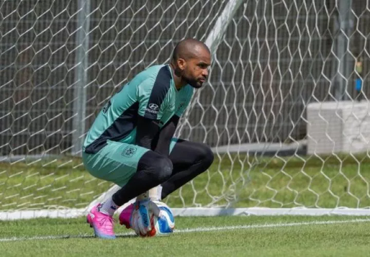 Luis Mejía entrena con el equipo panameño. Foto: FPF