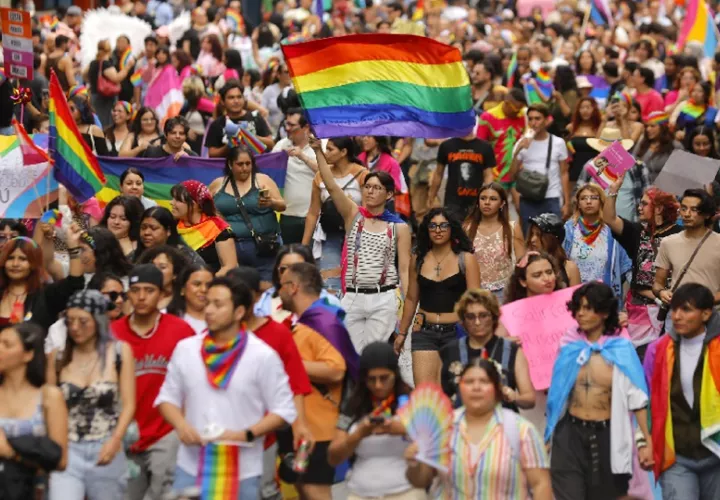 Las parejas aún enfrentan restricciones para ejercer plenamente los derechos que este protege. Foto: EFE