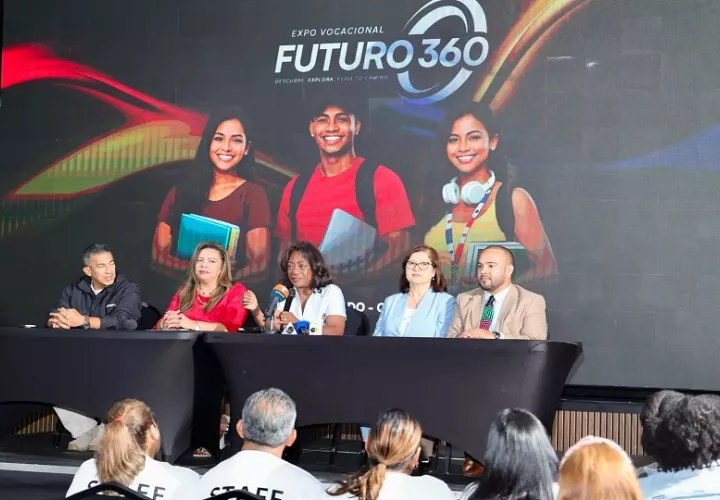 La ministra de Educación, Lucy Molinar.