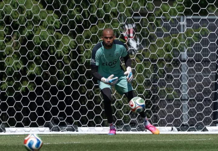 Luis 'Manotas' Méjia durante los entrenamientos del equipo panameño. Foto: FPF