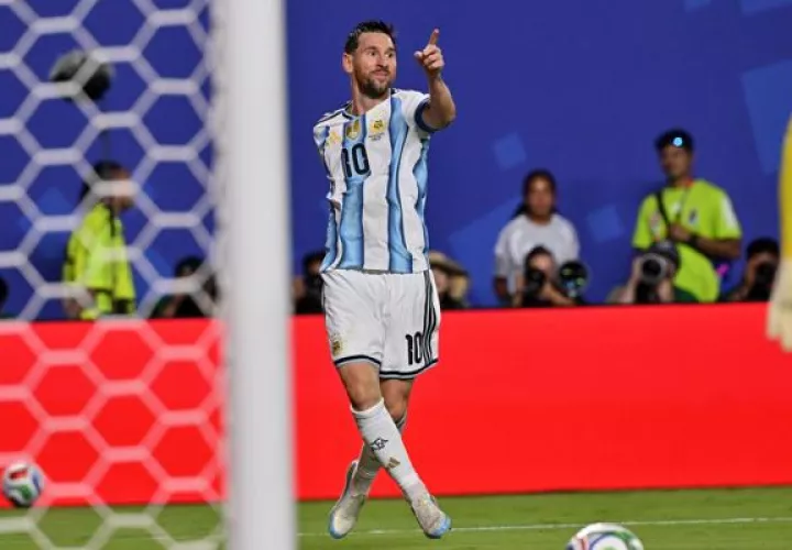 Lionel Messi festega uno de sus goles. Foto: EFE