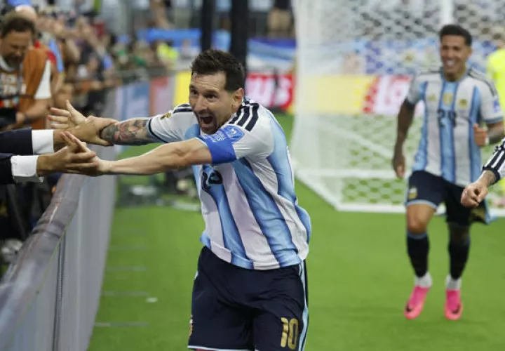 Lionel Messi festega uno de sus goles ante Austria. Foto: EFE