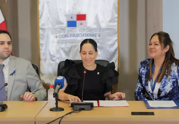 El Ministerio de Cultura oficializó la transición institucional de la Biblioteca Nacional Ernesto J. Castillero R., garantizando la protección del patrimonio documental y la continuidad de sus servicios culturales.