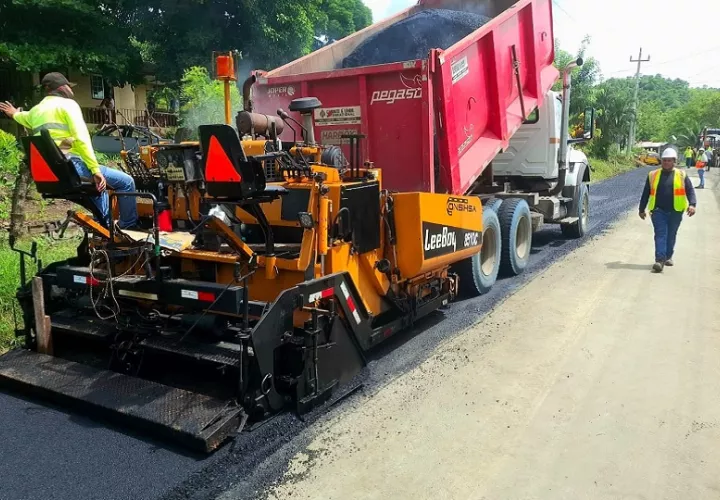  Rehabilitación de esta carretera representa un avance significativo para la conectividad de la comunidad de la Valdeza.