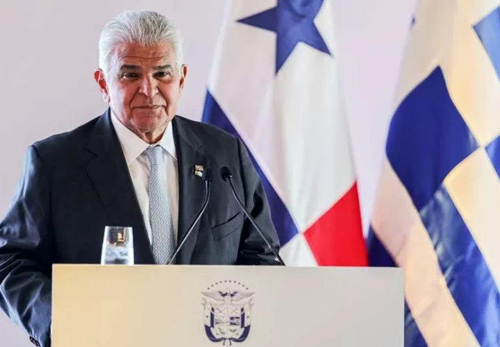 Unos 500 barcos de propietarios griegos utilizan la bandera panameña para su navegación y el comercio marítimo internacional.