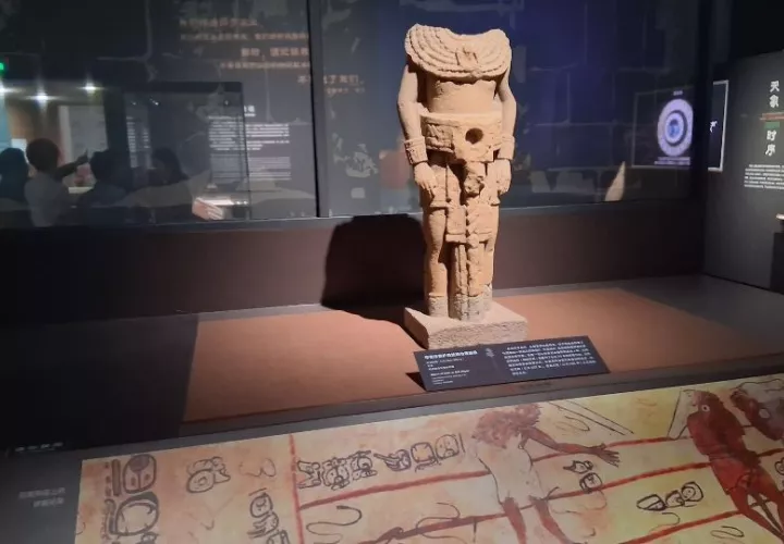 Escultura de piedra maya. 
