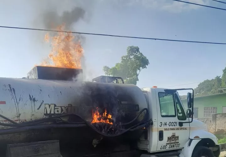 el fuego fue controlado con la ayuda de extintores, evitando que las llamas se propagaran.