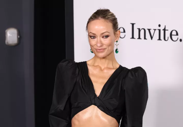 Olivia Wilde posa en la alfombra negra de la película 'The Invite'. Foto: EFE / Devon Guzzie