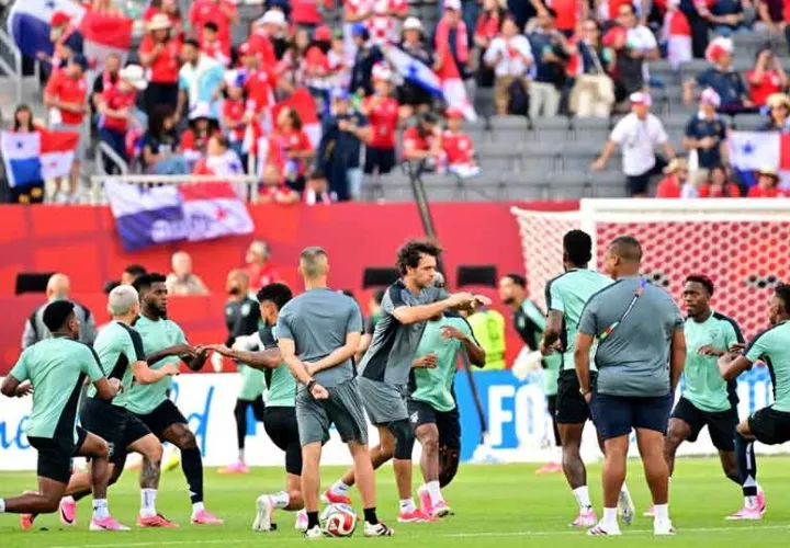 Jugadores panameños durante sus ejercicios precompetitivos antes de enfrentar a Croacia en Toronto. EFE