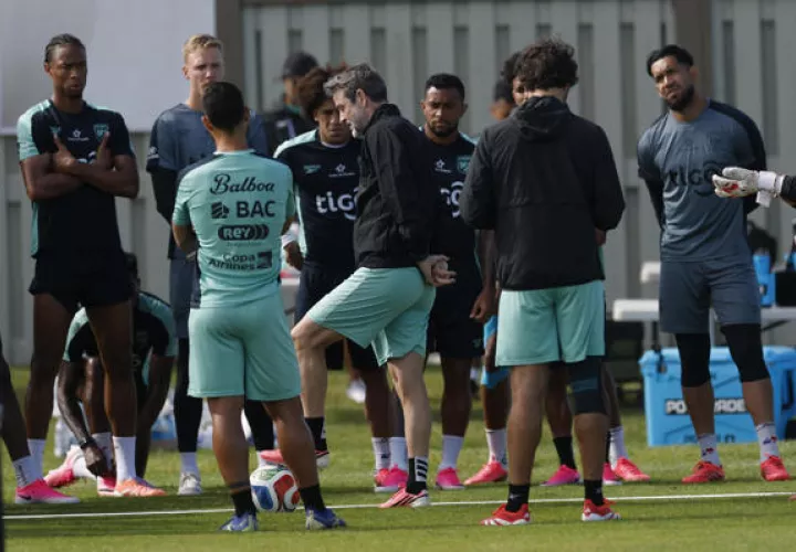 El equipo de Panamá durante los entrenamientos, dirigido por Thomas Christianen: Foto: EFE