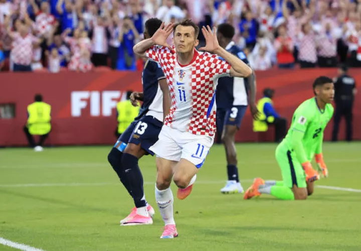Ante Budimir de Croacia festeja su gol contra Panamá. Foto:EFE