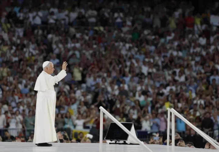 El papa León XIV en el estadio Santiago Bernabéu, en Madrid. Foto: EFE / Ballesteros
