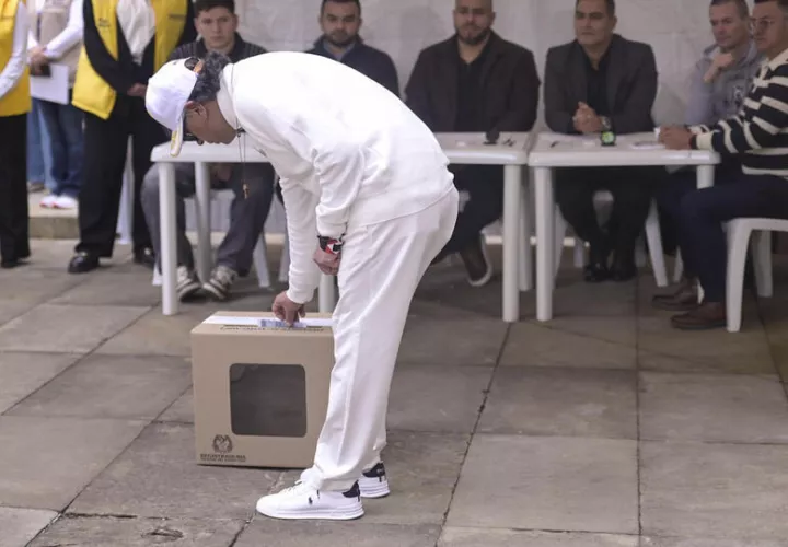 Petro dijo que entregó una democracia brillante y viva. Foto: EFE