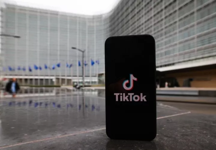 La aplicación de TikTok en un móvil.  Foto: EFE / EPA / Olivier Hoslet